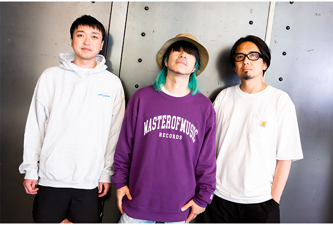 LOW IQ 01 & THE RHYTHM MAKERS